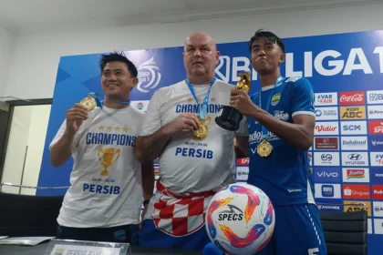 Bojan Hodak Ingatkan Persib: Jangan Terlalu Cepat Mencita‑cita Gelar Juara, Nasib Ditentukan di Pekan Terakhir