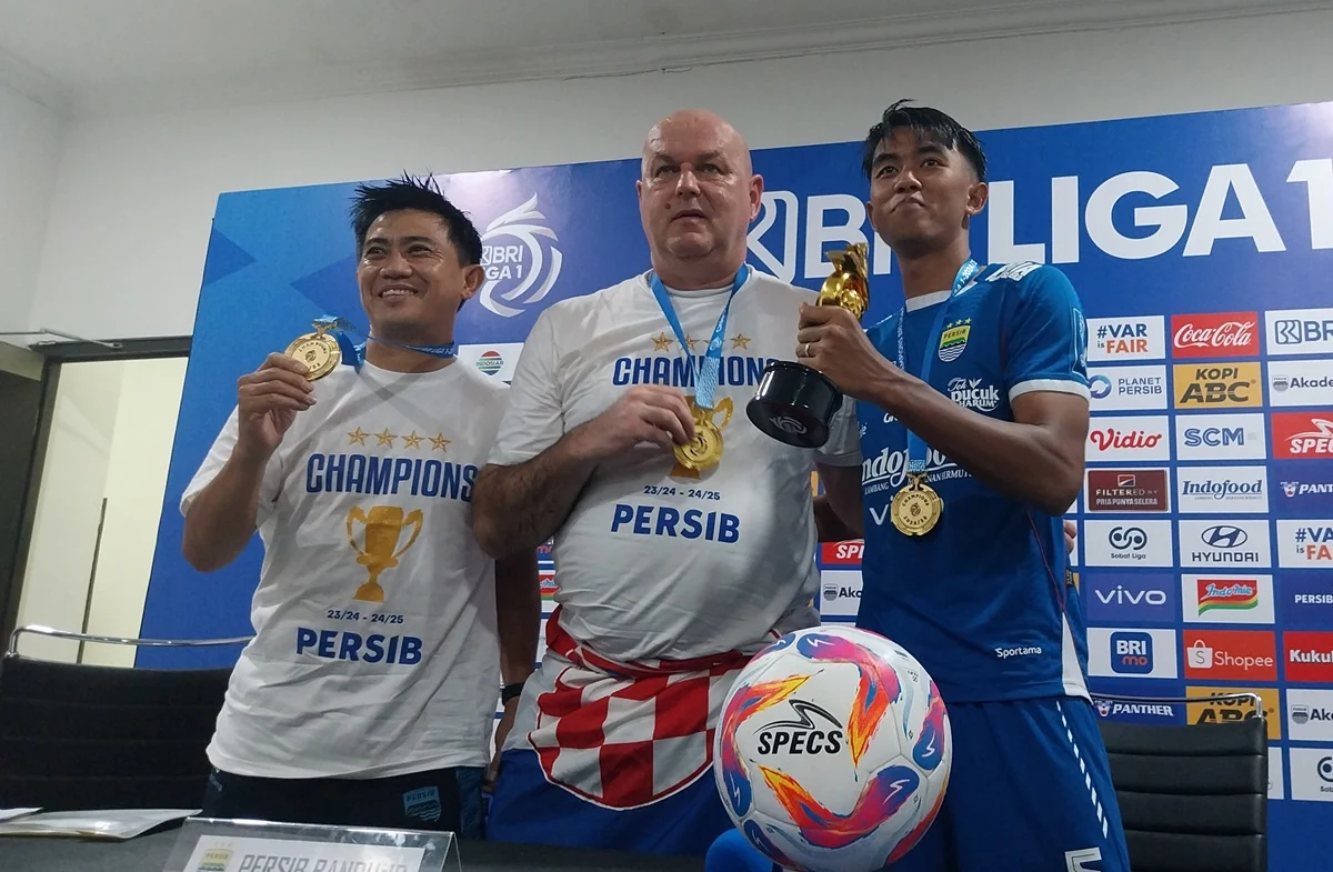 Bojan Hodak Ingatkan Persib: Jangan Terlalu Cepat Mencita‑cita Gelar Juara, Nasib Ditentukan di Pekan Terakhir