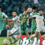 Derby Jatim Geger: Persebaya Tumbangkan Arema FC 4-0 di Kapten I Wayan Dipta