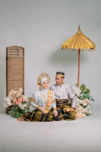 Lamaran Adat Bugis Bikin Maizura & Desfian Jadi Sorotan Nasional