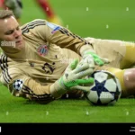 Manuel Neuer Terpuruk di Semifinal: 5 Gol Tanpa Penyimpanan dan Insiden Ball Boy PSG yang Viral
