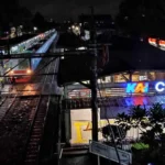 Pagar Baru Stasiun Cawang Rapi, Pedagang Tertinggal: Dampak Penutupan dan Tantangan Keamanan Rel