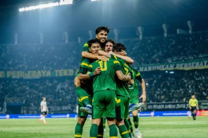Persebaya Surabaya Tembus 4 Besar Super League 2025/2026, Pencapaian Mengguncang Klasemen!