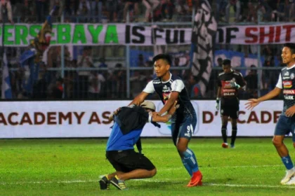 PSSI Kecam Tendangan Kungfu Fadly Alberto, Minta Komdis Usut Tuntas dan Beri Sanksi Tegas