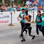 Robot Humanoid Memimpin Half Marathon Beijing, China Siapkan Era AI Baru