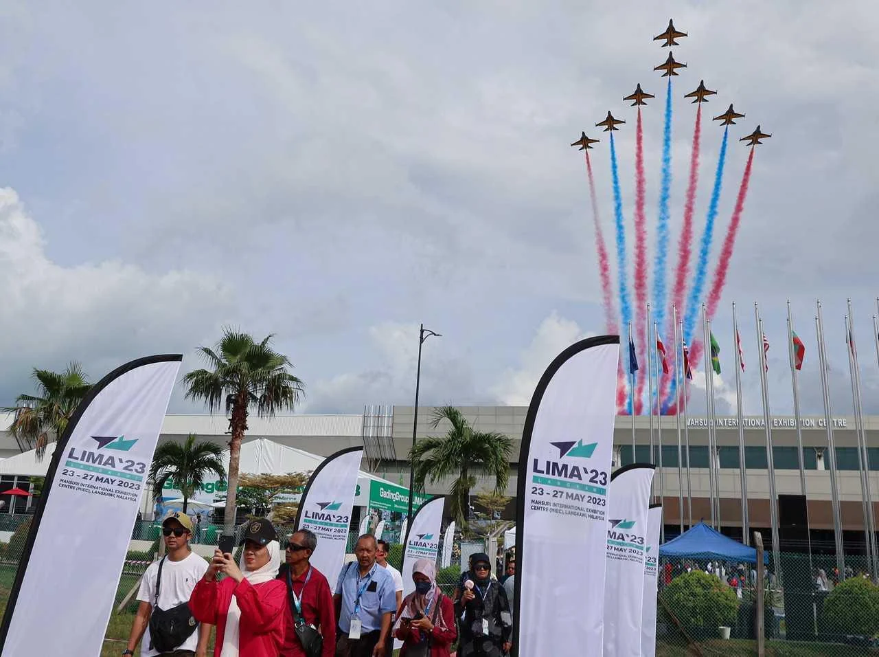 Spektakuler! Las Palmas Jadi Pusat Kejutan Global: Dari Pameran Udara Peru hingga Diplomasi Maritim India dan Debut Rally WRC3