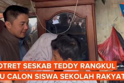 Tangis Haru Calon Siswa Sekolah Rakyat: “Saya Mau Sekolah, Pak” – Emosi Mengalir di Pelukan Seskab Teddy