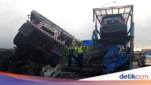 Truk Trailer Rem Blong Tabrak Lima Mobil, Empat Nyawa Melayang dalam Kecelakaan Beruntun Maut Probolinggo