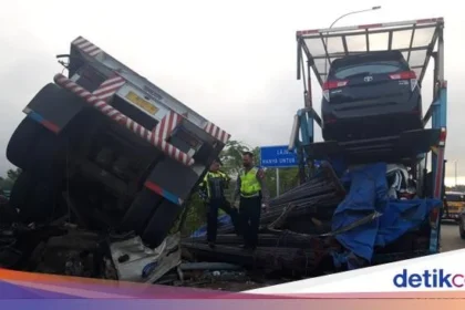 Truk Trailer Rem Blong Tabrak Lima Mobil, Empat Nyawa Melayang dalam Kecelakaan Beruntun Maut Probolinggo
