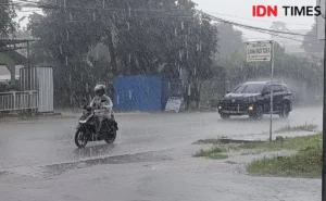 Waspada! Prediksi Hujan Jabodetabek Hari Ini Bikin Jalanan Lebih Basah