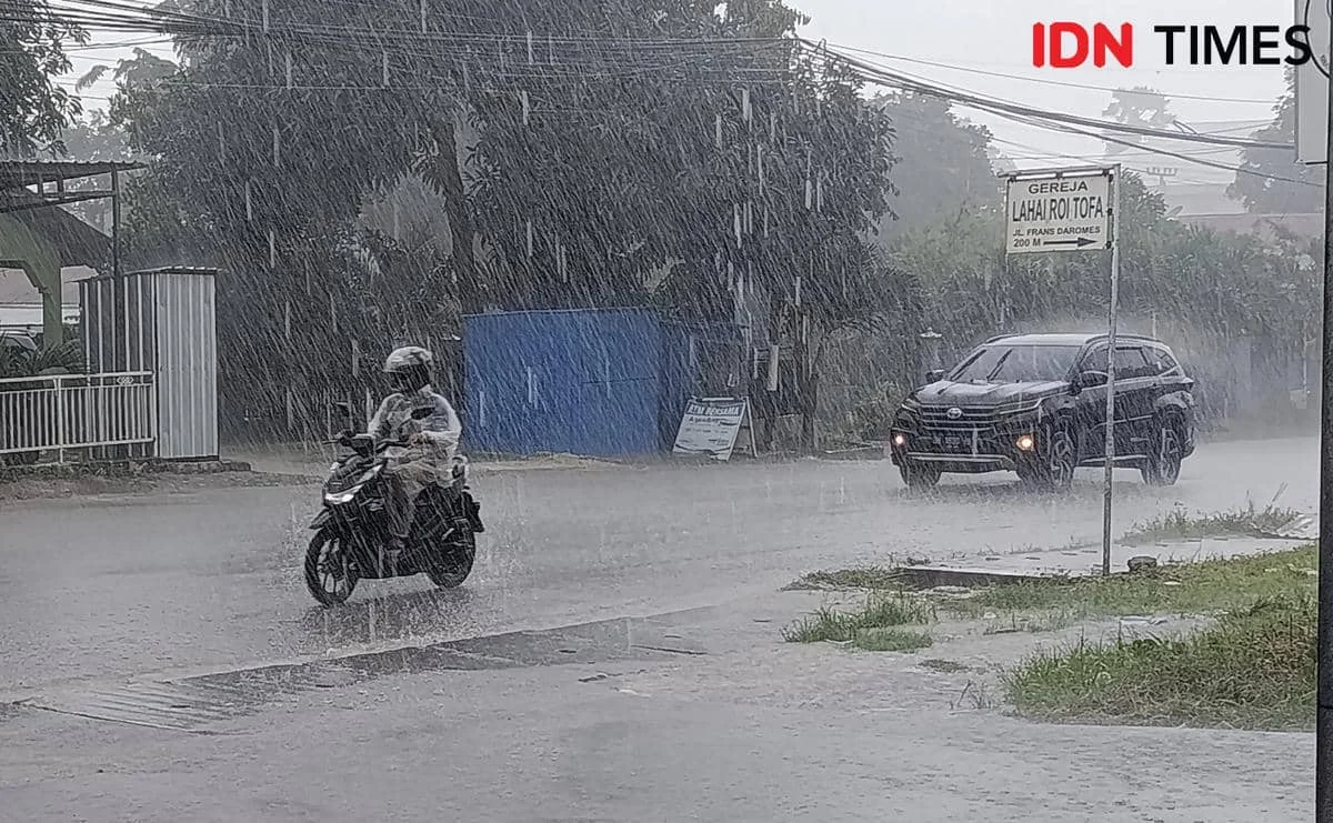 Waspada! Prediksi Hujan Jabodetabek Hari Ini Bikin Jalanan Lebih Basah
