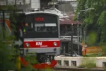 Gangguan KRL di Jakarta: Listrik Tersambar Petir, Green Line Hanya Operasi Hingga Serpong & Kebayoran