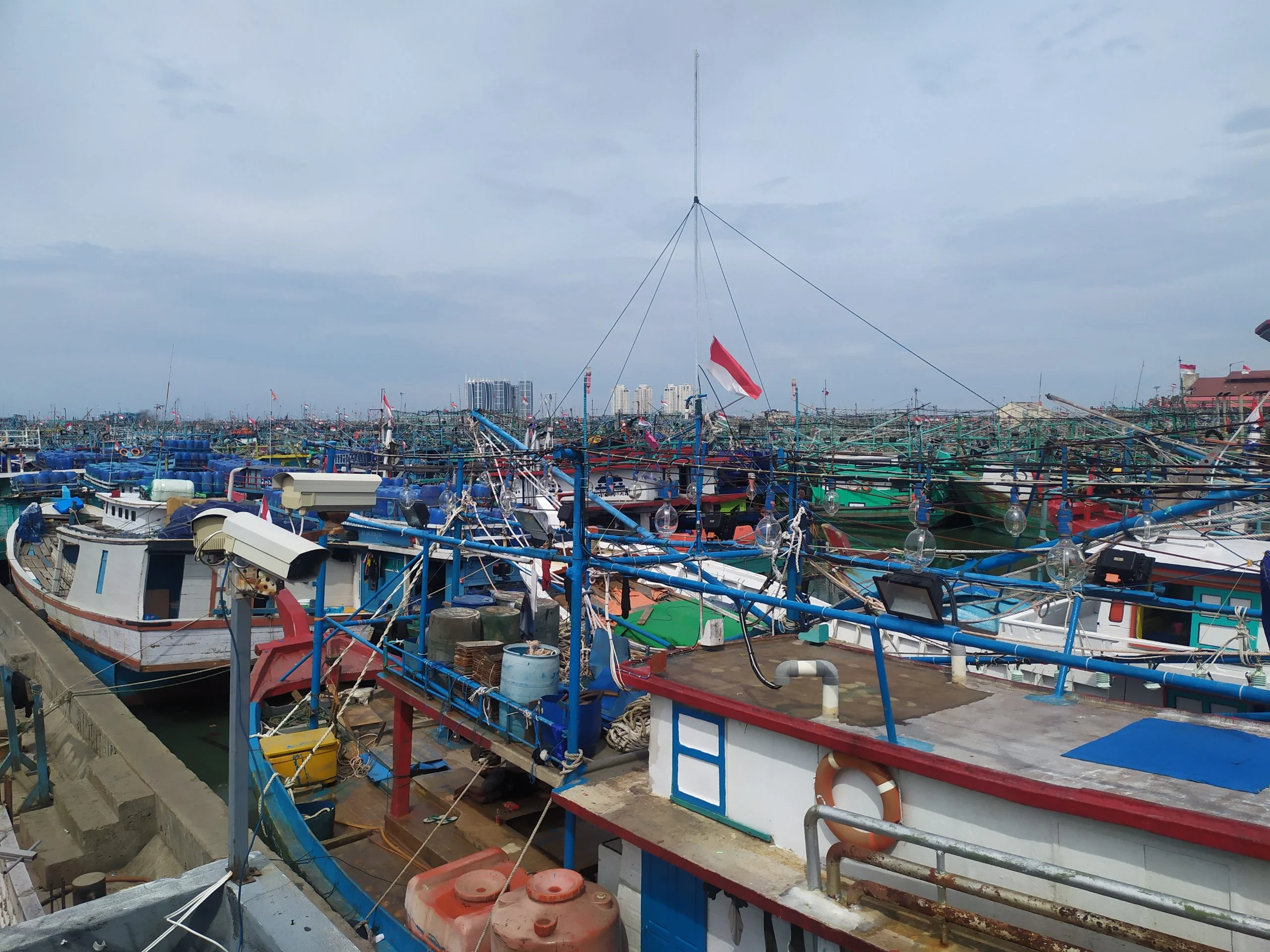 Harga Solar Melonjak, Nelayan Muara Angke Terpaksa Berhenti Berlayar – Respons Pertamina