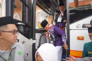 Momen Haru Perpisahan Jemaah Haji di Asrama Surabaya: Sentuhan Emosional & Layanan Efisien