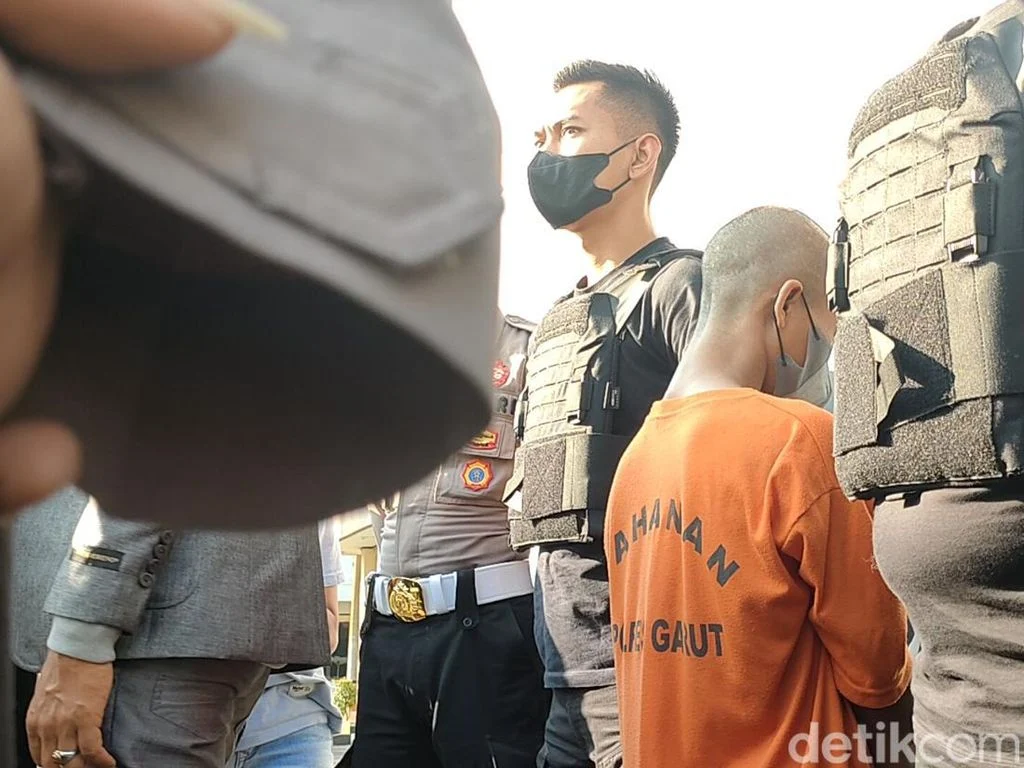 Pembunuhan Lansia Pekanbaru: Motif Sakit Hati dan Perampokan Berujung Tewas Brutal