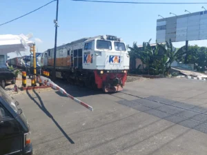 Penertiban Perlintasan Sebidang Dipercepat Pemerintah Pasca Kecelakaan KRL di Bekasi Timur