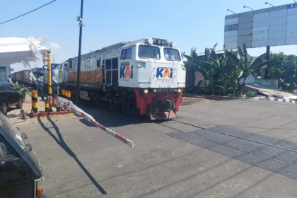 Penertiban Perlintasan Sebidang Dipercepat Pemerintah Pasca Kecelakaan KRL di Bekasi Timur