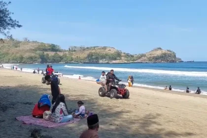 Serangan Mengejutkan! Wisatawan Diserang OTK di Pantai Malang, Mobil Dirusak, 6 Luka