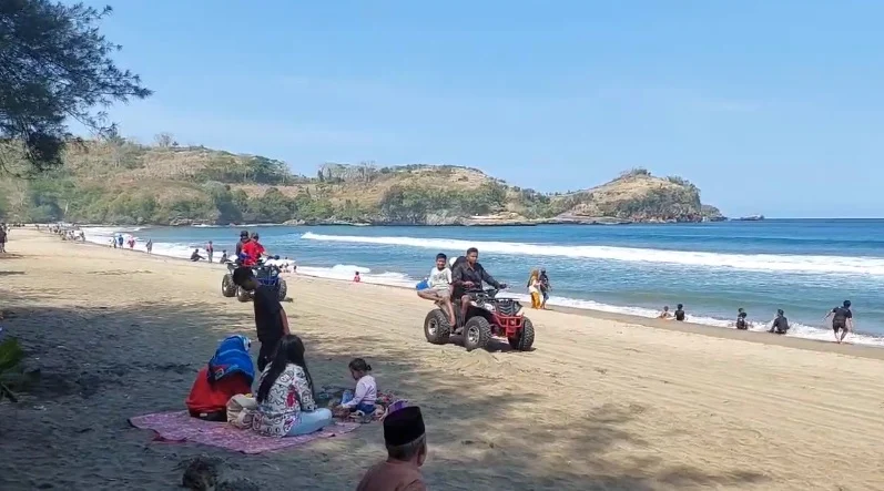Serangan Mengejutkan! Wisatawan Diserang OTK di Pantai Malang, Mobil Dirusak, 6 Luka